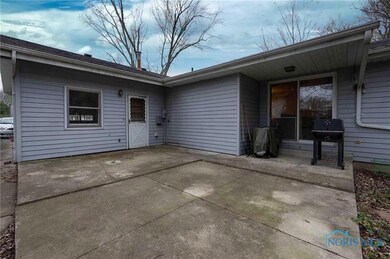 1827 Eastview Dr, Findlay, OH 45840 - photo 4