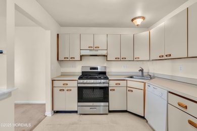 706 Zlotkin Cir unit 2, Freehold, NJ 07728 - photo 6