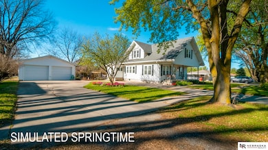 513 Broad St, Jansen, NE 68377 - photo 2