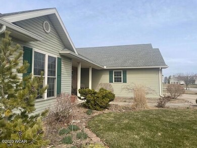 1517 Springfield Ave, Wapakoneta, OH 45895 - photo 4