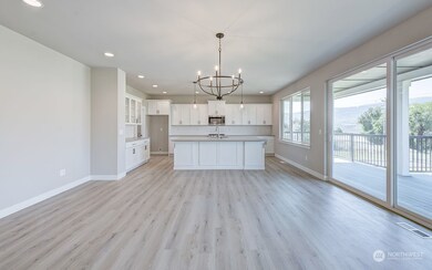 658 S Juli Ave, East Wenatchee, WA 98802 - photo 3