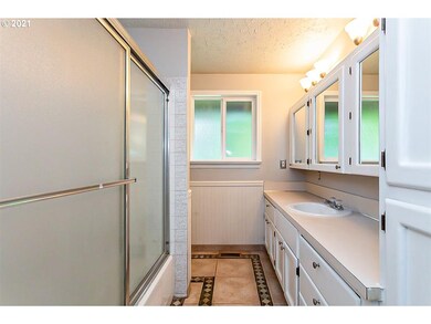 831 SW 28th St, Troutdale, OR 97060 - photo 4