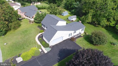 52 Monroe Dr, Chambersburg, PA 17201 - photo 2