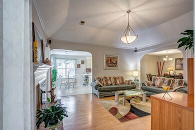 Popular open floor plan with arched doorways to Di