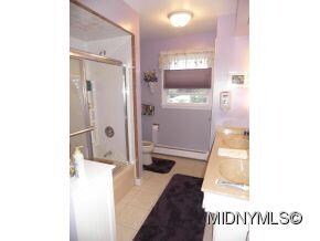 Brightly Lit 11x7 Bath