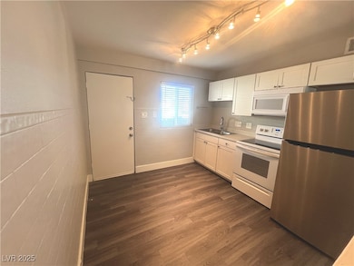 221 S 10th St unit 5, Las Vegas, NV 89101 - photo 6