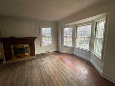 16 Devonshire Rd, Pleasant Ridge, MI 48069 - photo 2