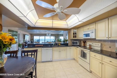 KITCHEN TO LR