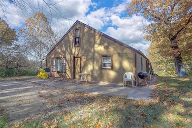 7444 Barnes Dr, Kansas City, KS 66109 - photo 3