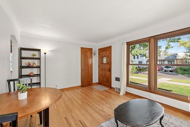 2542 4th Ave E, Saint Paul, MN 55109 - photo 7