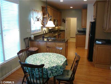 Kitchen - Big eating area