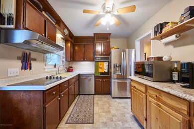 694 Rd 307 Scr Pocono Hwy, Moscow, PA 18444 - photo 7