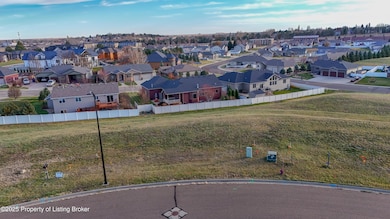 1760 Sunrise Dr, Dickinson, ND 58601 - photo 2