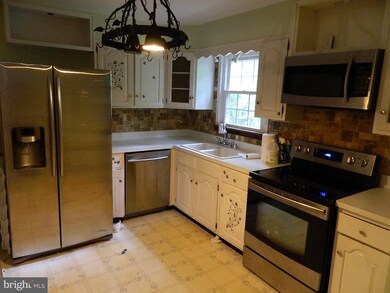 23235 Town Creek Dr, Lexington Park, MD 20653 - photo 2