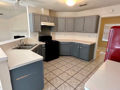 7875 Log Hollow Dr, Houston, TX 77040 - photo 7