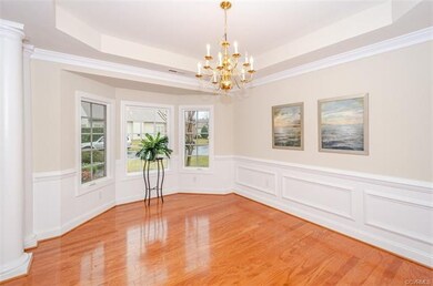 Bay window dining room