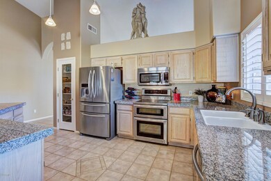 Newer Kitchen Appl 4232 MW
