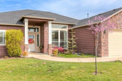 642 Sheffield Dr, Eagle Point, OR 97524 - photo 2