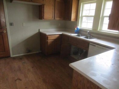 924 SW Rogue River Ave, Grants Pass, OR 97526 - photo 3