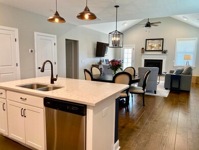 CFB3A913-A024-457A-9F11-58FDF07D70C4_1_2