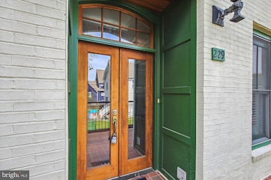 229 Locust St SE unit 3, Vienna, VA 22180 - photo 2