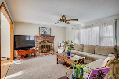 16 Wentworth Ln, Derry, NH 03038 - photo 3