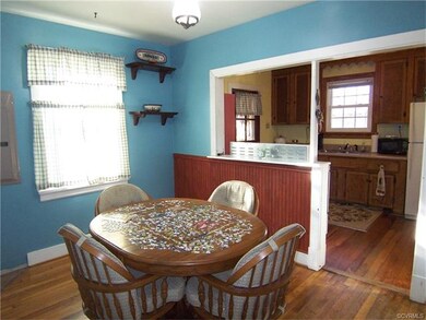 That's a 1000 piece puzzle on the dining rm table