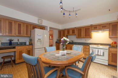 2145 Chapel Valley Ln, Lutherville Timonium, MD 21093 - photo 5