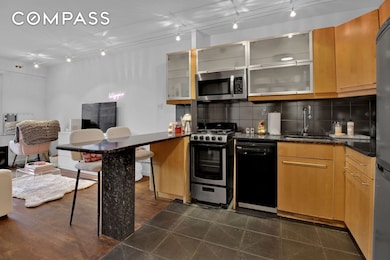 408 8th Ave unit 8B, New York, NY 10001 - photo 5
