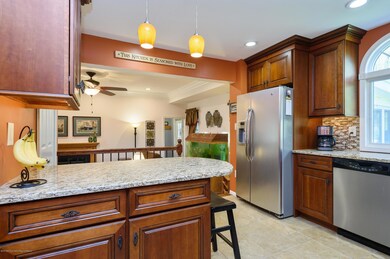 07_20MarcDrive_177001_Kitchen_HiRes