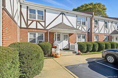 2066 Lakeview Rd unit B, Bellmore, NY 11710 - photo 2