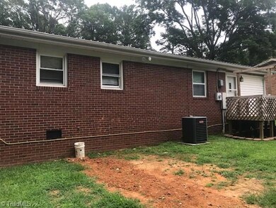 1415 Oakland Ave, Asheboro, NC 27203 - photo 3