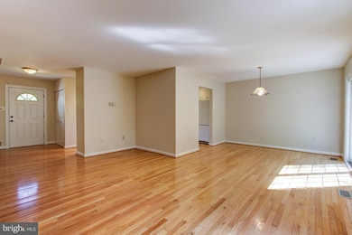 12301 Coleraine Ct, Reston, VA 20191 - photo 5
