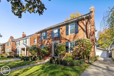 352 Mckinley Ave, Grosse Pointe Farms, MI 48236 - photo 2