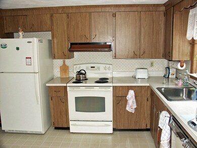 7 Lois Dr, Walpole, MA 02081 - photo 5