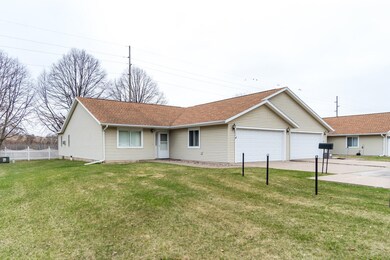02_4444_33rdCtS_Exterior2_mls