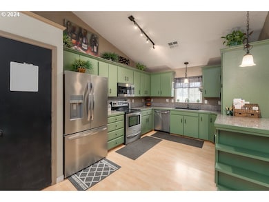 153 Leisure Ln, Glide, OR 97443 - photo 6