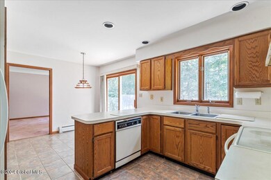 29 Knollwood Dr, Saratoga Springs, NY 12866 - photo 4