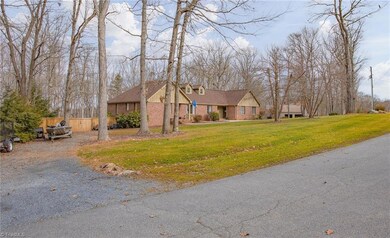 980 Monroe Ave, Asheboro, NC 27205 - photo 3