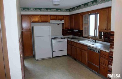 2015 W 35th St, Davenport, IA 52806 - photo 3