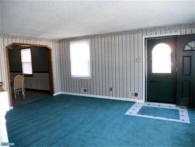 211 Evergreen Ave, Folsom, PA 19033 - photo 2