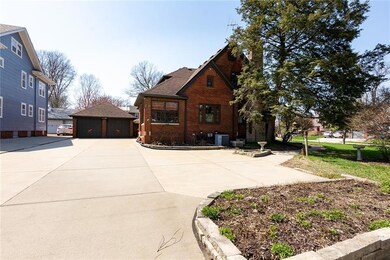4100 Forest Ave, Des Moines, IA 50311 - photo 3