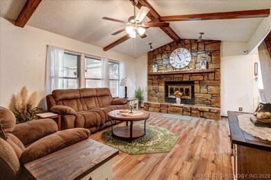 1513 W Phoenix Place, Broken Arrow, OK 74011 - photo 4