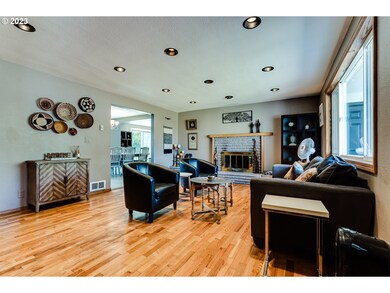 Living Room/Entrance