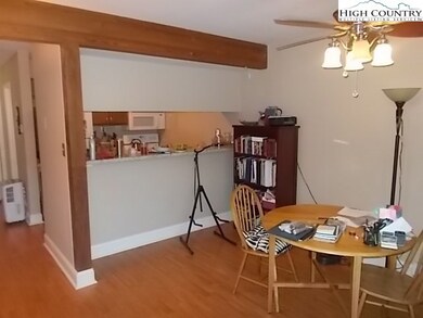 open access to kitchen from dining area