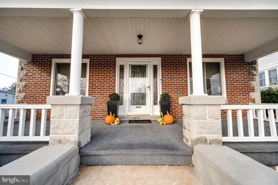 2021 Noble St, Reading, PA 19609 - photo 4