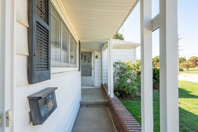 1504 E Pythian St, Springfield, MO 65802 - photo 2