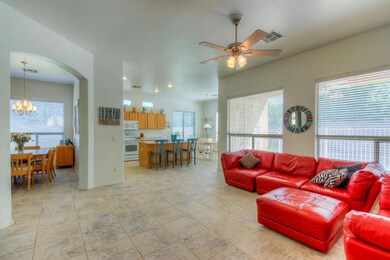 Family Room (5)