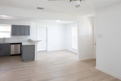 7807 Battleoak Dr, Houston, TX 77040 - photo 6