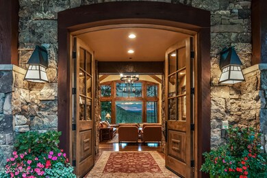 114 Wood violet-004-069-Entryway-MLS_Siz
